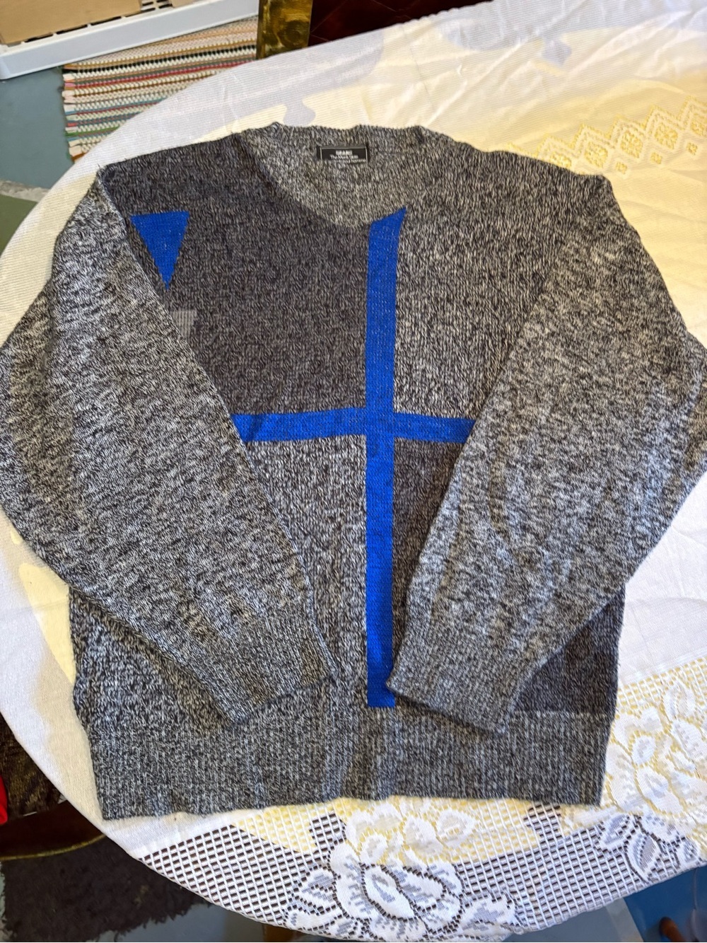Vintage Men's Gray Knit Sweater with Blue Cross Detail